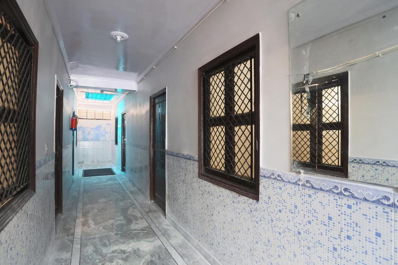 Oyo 48287 Bst Hotel New Delhi Ngoại thất bức ảnh